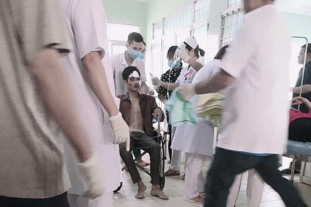 Hiện trường vụ tai nạn khiến 5 người tử vong, hàng chục người bị thương - 11 Hiện trường vụ tai nạn khiến 5 người tử vong, hàng chục người bị thương - 11