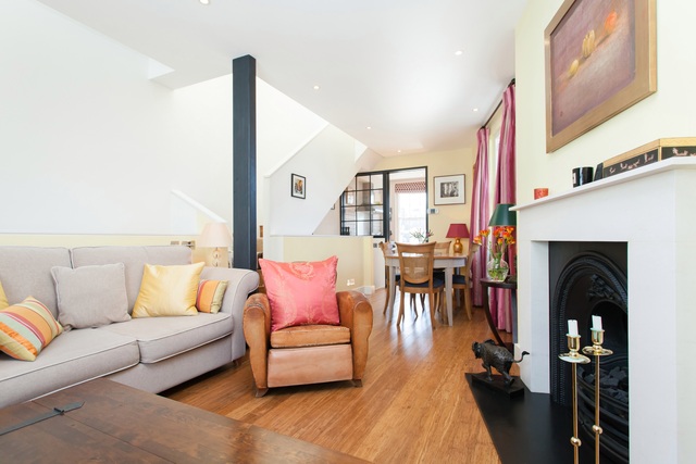 Ngôi nhà hẹp nhất London: Rộng 2,5m, rao bán giá sốc 55 tỷ đồng - 4 Ngôi nhà hẹp nhất London: Rộng 2,5m, rao bán giá sốc 55 tỷ đồng - 4