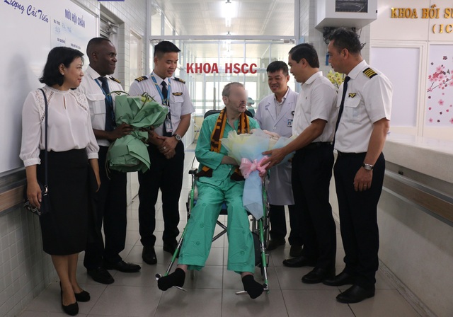 Đêm nay, phi công người Anh trở lại bầu trời bay về quê hương - 4 Đêm nay, phi công người Anh trở lại bầu trời bay về quê hương - 4
