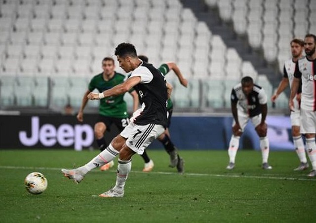 C.Ronaldo lập cú đúp phạt đền, Juventus thoát thua ngoạn mục - 1
