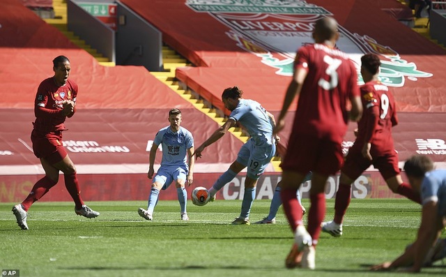 Liverpool mất điểm ngay trên sân nhà, Man City thắng 5 sao - 2 Liverpool mất điểm ngay trên sân nhà, Man City thắng 5 sao - 2