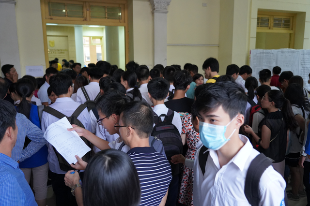 2.525 thí sinh bước vào cuộc đua giành 540 vé lớp 10 THPT Chuyên Tự nhiên - 4 2.525 thí sinh bước vào cuộc đua giành 540 vé lớp 10 THPT Chuyên Tự nhiên - 4