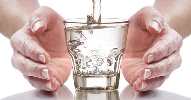 Cảnh báo thói quen uống nước có thể gây ung thư, nhiều người giật mình vì thường xuyên mắc phải - 2