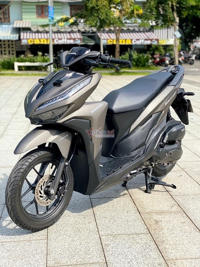 Trúng biển ngũ quý 9, Honda Vario đội giá gần 900 triệu đồng - 2