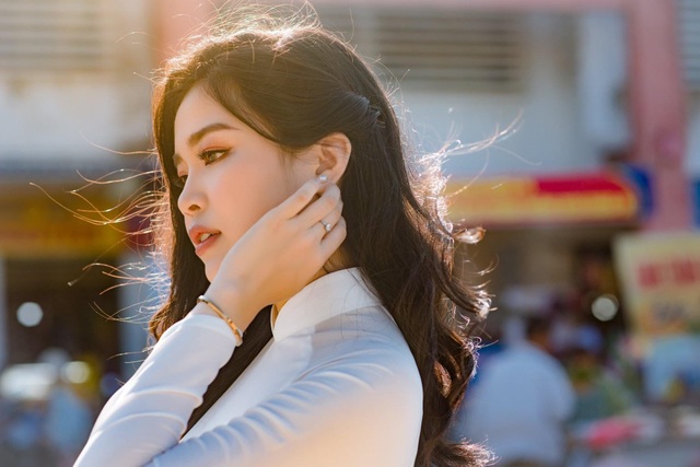 Ngắm vẻ đẹp nữ sinh ngành báo chí từng dự thi tài sắc Việt Nam - 4 Ngắm vẻ đẹp nữ sinh ngành báo chí từng dự thi tài sắc Việt Nam - 4