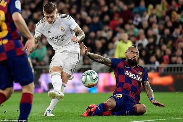 Real Madrid lên ngôi vô địch, Barcelona mong manh cơ hội bám đuổi? - 2 Real Madrid lên ngôi vô địch, Barcelona mong manh cơ hội bám đuổi? - 2