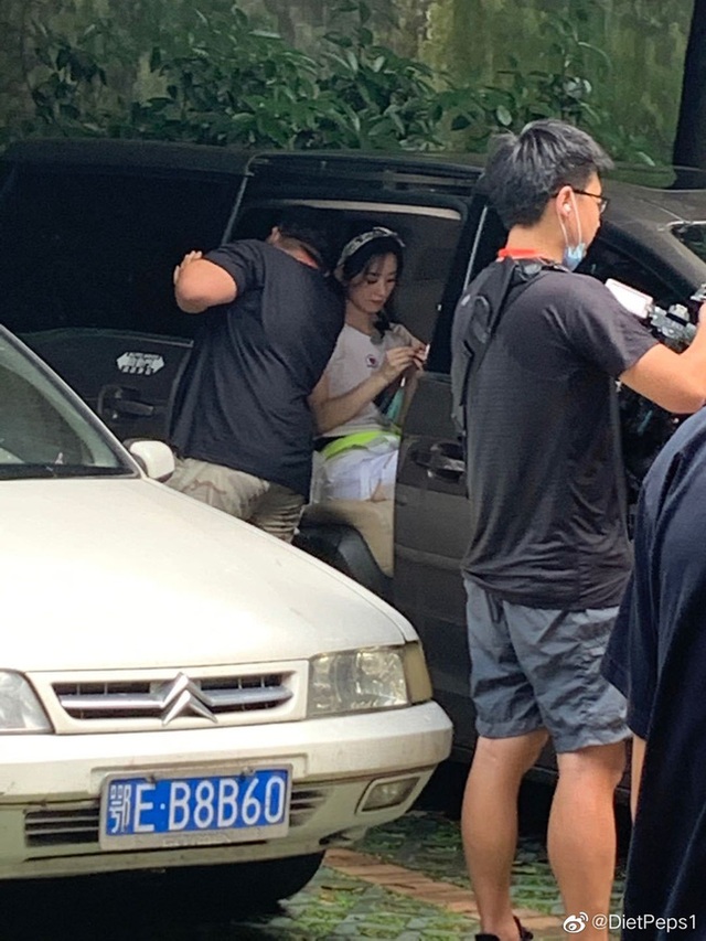 “Gái một con” Triệu Lệ Dĩnh được khen ngày càng đẹp! - 10 “Gái một con” Triệu Lệ Dĩnh được khen ngày càng đẹp! - 10