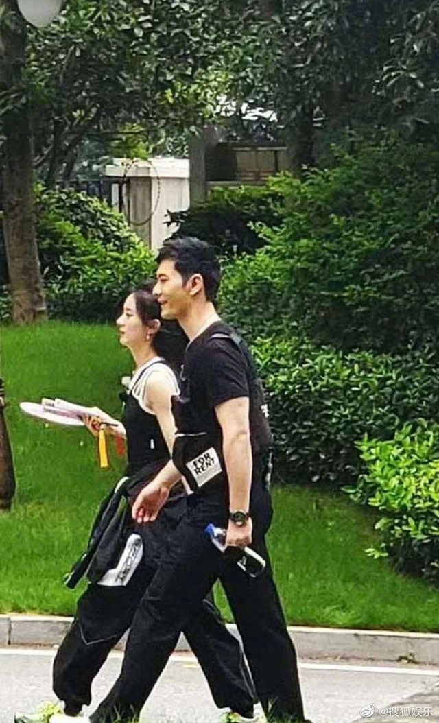 “Gái một con” Triệu Lệ Dĩnh được khen ngày càng đẹp! - 20 “Gái một con” Triệu Lệ Dĩnh được khen ngày càng đẹp! - 20
