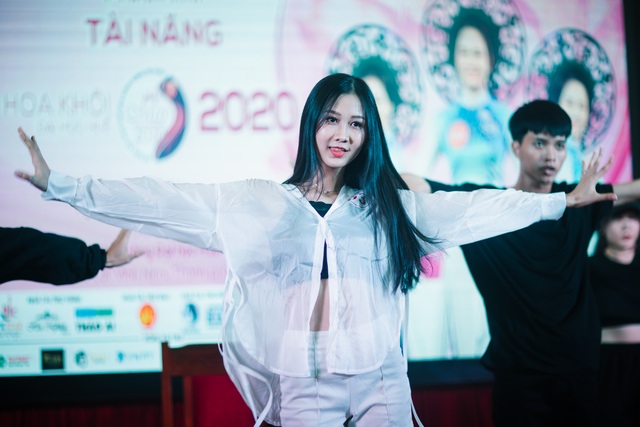 Nữ sinh xinh đẹp trổ tài ở vòng Bán kết Hoa khôi Đại học Huế 2020 - 15 Nữ sinh xinh đẹp trổ tài ở vòng Bán kết Hoa khôi Đại học Huế 2020 - 15