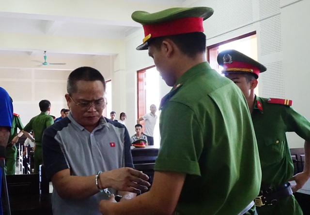 Cái kết chát đắng của ông chủ tiệm nét nhận ma túy để trừ nợ - 2 Cái kết chát đắng của ông chủ tiệm nét nhận ma túy để trừ nợ - 2