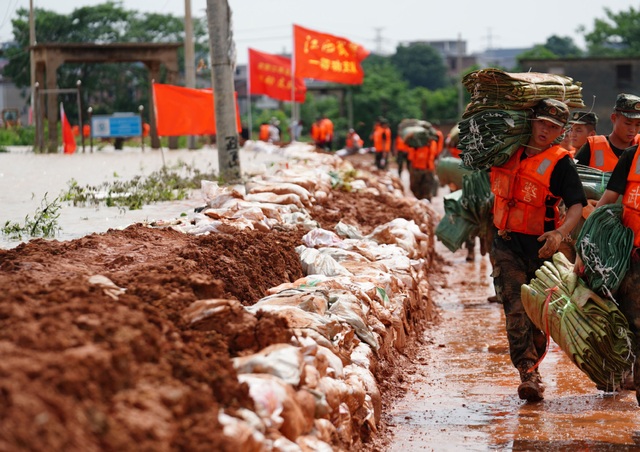 Nước 200 sông Trung Quốc vượt báo động, ông Tập lệnh dồn lực đối phó lũ - 3 Nước 200 sông Trung Quốc vượt báo động, ông Tập lệnh dồn lực đối phó lũ - 3