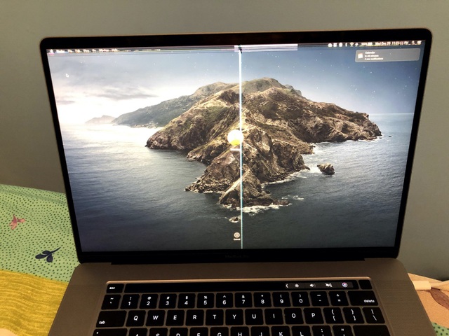 Hậu quả không ngờ khi che webcam trên MacBook - 2 Hậu quả không ngờ khi che webcam trên MacBook - 2