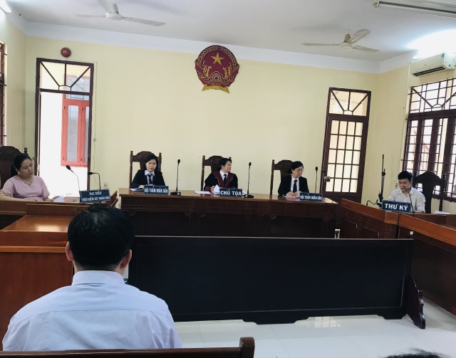 Chờ bên thứ ba thẩm định thêm vụ “thầy cho học trò tái hiện cảnh nóng” - 2 Chờ bên thứ ba thẩm định thêm vụ “thầy cho học trò tái hiện cảnh nóng” - 2