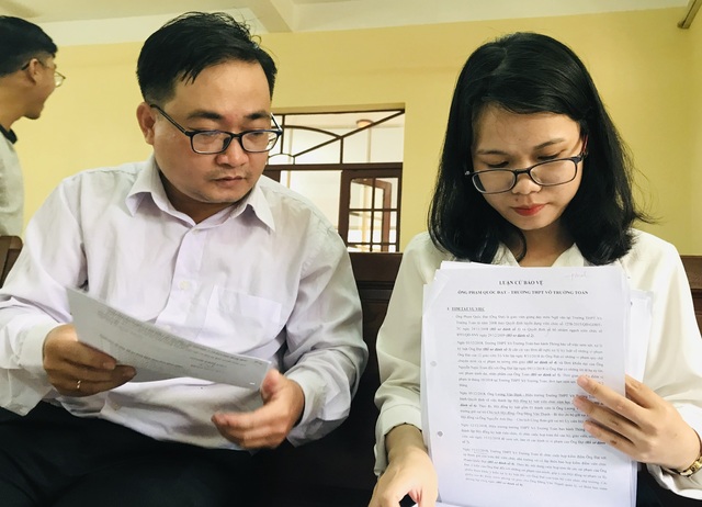 Chờ bên thứ ba thẩm định thêm vụ “thầy cho học trò tái hiện cảnh nóng” - 1 Chờ bên thứ ba thẩm định thêm vụ “thầy cho học trò tái hiện cảnh nóng” - 1