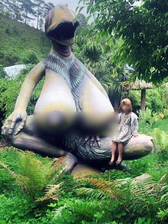 Khu du lịch ma quỷ gần Đà Lạt bị ném đá, Lan Phương bày tỏ cần dán mác 18+ - 3 Khu du lịch ma quỷ gần Đà Lạt bị ném đá, Lan Phương bày tỏ cần dán mác 18+ - 3