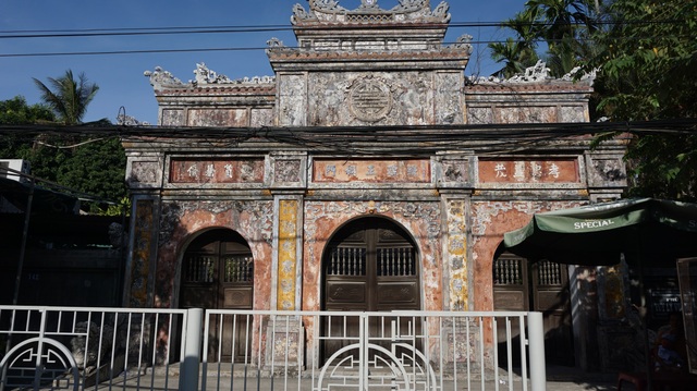 Cận cảnh vương phủ rộng 2000m2, chứa nhiều đồ cổ độc đáo ở Huế - 1 Cận cảnh vương phủ rộng 2000m2, chứa nhiều đồ cổ độc đáo ở Huế - 1