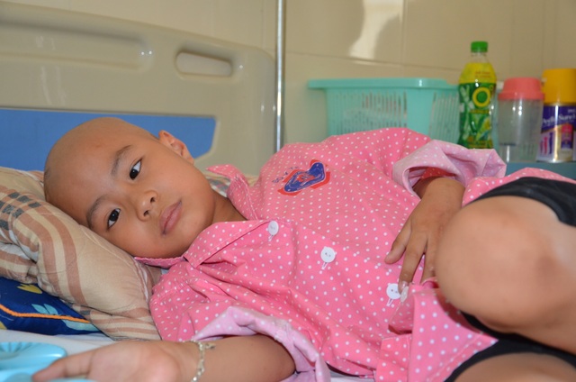 Bạn đọc Dân trí giúp đỡ cậu bé ung thư có đôi mắt khát thèm sự sống - 3 Bạn đọc Dân trí giúp đỡ cậu bé ung thư có đôi mắt khát thèm sự sống - 3