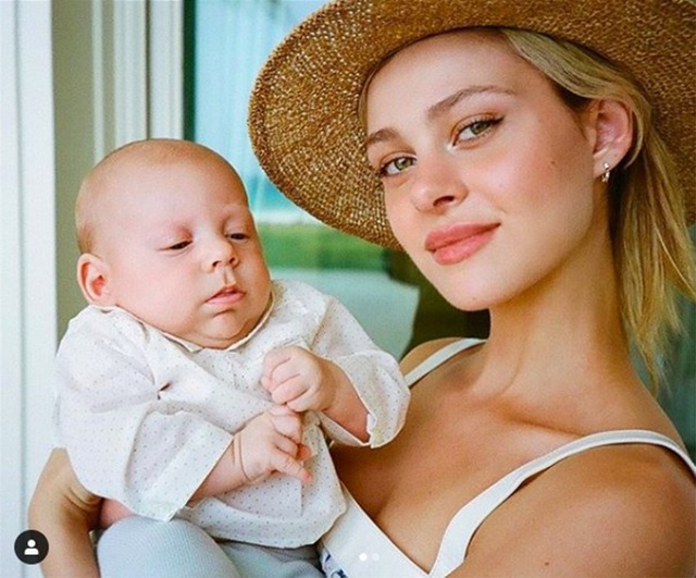 Hé lộ về gia thế hôn thê của Brooklyn Beckham - 12 Hé lộ về gia thế hôn thê của Brooklyn Beckham - 12