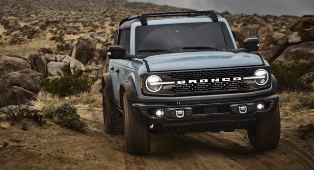 Ford Bronco ra mắt, cạnh tranh sát ván Jeep Wrangler - 5 Ford Bronco ra mắt, cạnh tranh sát ván Jeep Wrangler - 5