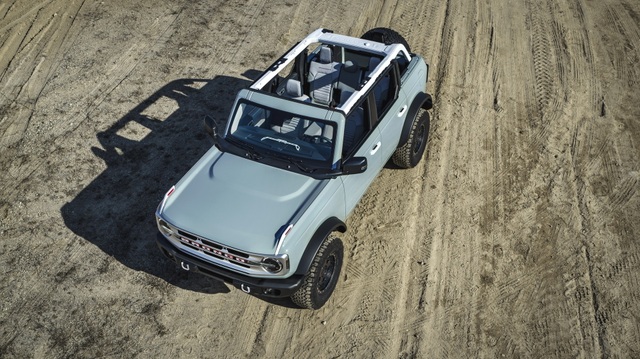 Ford Bronco ra mắt, cạnh tranh sát ván Jeep Wrangler - 11 Ford Bronco ra mắt, cạnh tranh sát ván Jeep Wrangler - 11