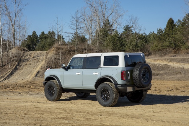 Ford Bronco ra mắt, cạnh tranh sát ván Jeep Wrangler - 13 Ford Bronco ra mắt, cạnh tranh sát ván Jeep Wrangler - 13