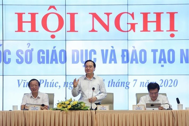 Bộ trưởng Phùng Xuân Nhạ: Tránh lạm dụng giấy khen dẫn đến “tác dụng ngược” - 1 Bộ trưởng Phùng Xuân Nhạ: Tránh lạm dụng giấy khen dẫn đến “tác dụng ngược” - 1