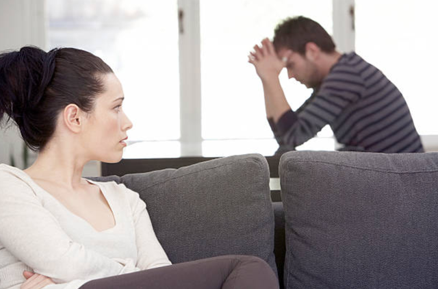 Mệt mỏi vì chồng đầy hoài nghi sau quá khứ bị người cũ cắm sừng - 1 Mệt mỏi vì chồng đầy hoài nghi sau quá khứ bị người cũ cắm sừng - 1