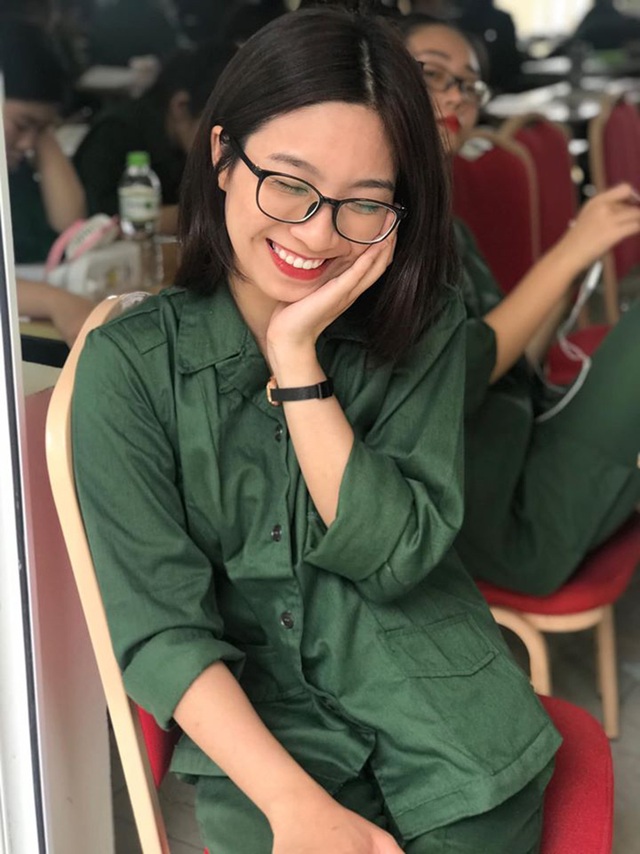 Dàn “cực phẩm” ĐH Kinh tế Quốc dân khoe nhan sắc trong kỳ học quân sự - 10 Dàn “cực phẩm” ĐH Kinh tế Quốc dân khoe nhan sắc trong kỳ học quân sự - 10
