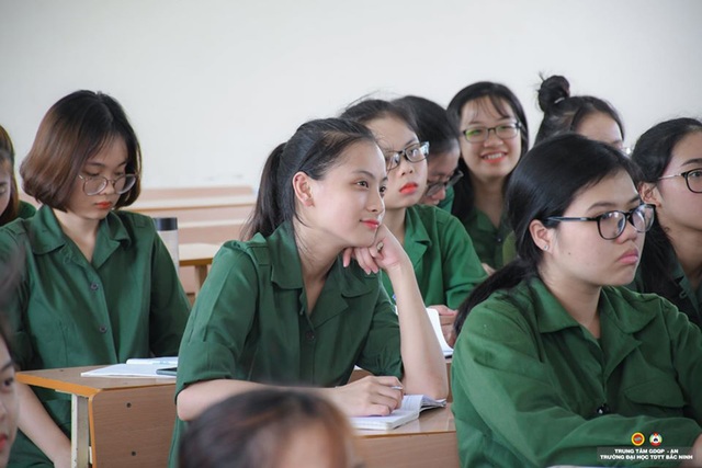 Dàn “cực phẩm” ĐH Kinh tế Quốc dân khoe nhan sắc trong kỳ học quân sự - 8 Dàn “cực phẩm” ĐH Kinh tế Quốc dân khoe nhan sắc trong kỳ học quân sự - 8
