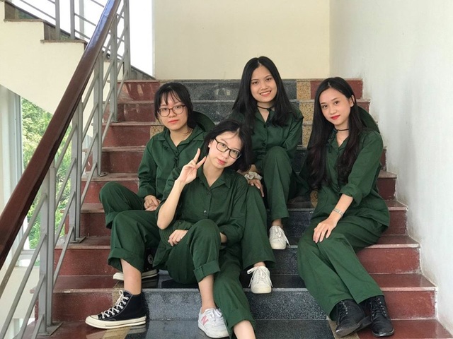 Dàn “cực phẩm” ĐH Kinh tế Quốc dân khoe nhan sắc trong kỳ học quân sự - 9 Dàn “cực phẩm” ĐH Kinh tế Quốc dân khoe nhan sắc trong kỳ học quân sự - 9
