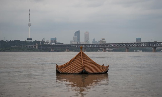 Sau mưa lũ, người dân đổ xô ra đường bắt cá - 3 Sau mưa lũ, người dân đổ xô ra đường bắt cá - 3
