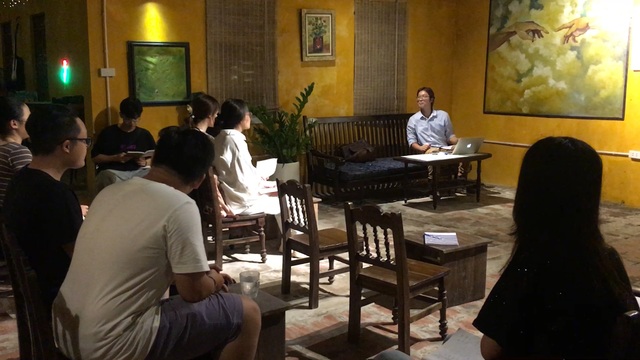 Cựu giảng viên trẻ mở lớp dạy tiếng Anh miễn phí - 2 Cựu giảng viên trẻ mở lớp dạy tiếng Anh miễn phí - 2