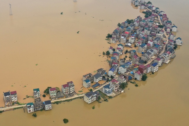 Trung Quốc chật vật ứng phó lũ lụt tồi tệ nhất trong hơn 30 năm - 1 Trung Quốc chật vật ứng phó lũ lụt tồi tệ nhất trong hơn 30 năm - 1