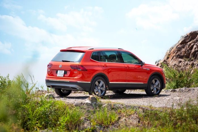 Tặng 50% phí trước bạ cho khách mua xe VW Tiguan Luxury nhập khẩu - 5 Tặng 50% phí trước bạ cho khách mua xe VW Tiguan Luxury nhập khẩu - 5