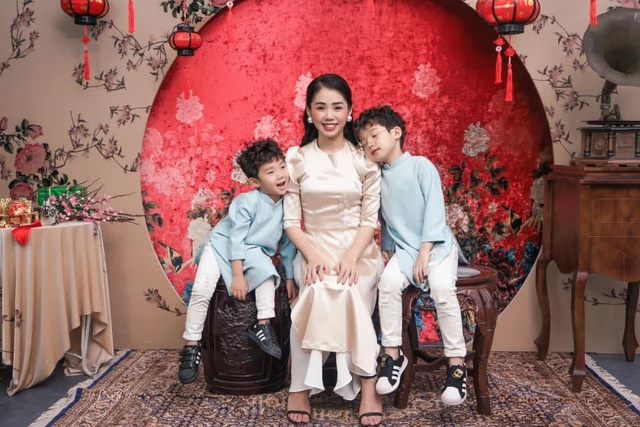 Giọng ca triệu view Hương Ly: “Vợ chồng tôi từng phải xin bố mẹ từ cái nồi” - 3 Giọng ca triệu view Hương Ly: “Vợ chồng tôi từng phải xin bố mẹ từ cái nồi” - 3