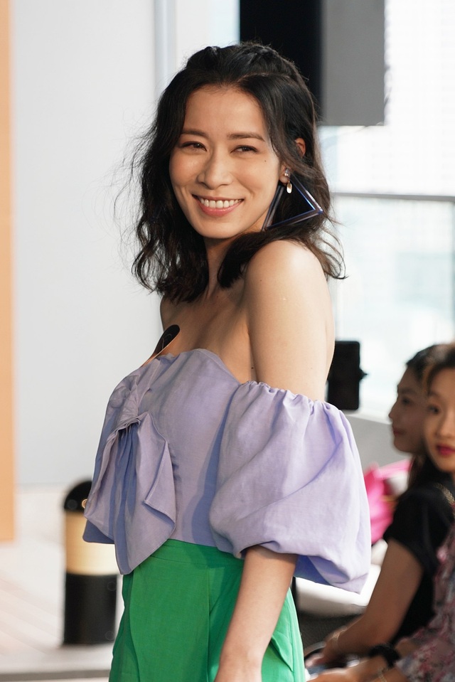 Nhàn Phi Xa Thi Mạn để lộ gương mặt mộc ở tuổi 45 - 8 Nhàn Phi Xa Thi Mạn để lộ gương mặt mộc ở tuổi 45 - 8