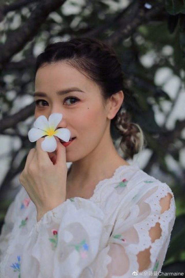 Nhàn Phi Xa Thi Mạn để lộ gương mặt mộc ở tuổi 45 - 14 Nhàn Phi Xa Thi Mạn để lộ gương mặt mộc ở tuổi 45 - 14