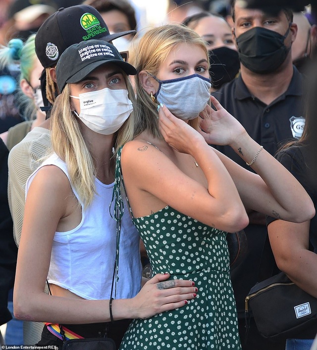 Cara Delevingne và Kaia Gerber bị nghi hò hẹn đồng giới - 2 Cara Delevingne và Kaia Gerber bị nghi hò hẹn đồng giới - 2