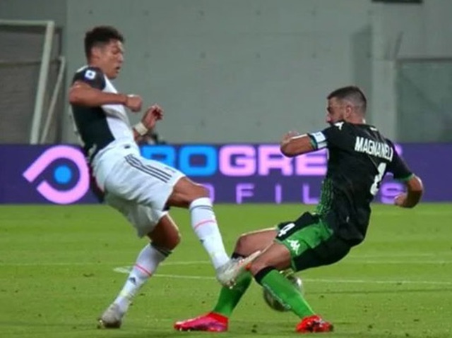 Vào bóng thô bạo, C.Ronaldo may mắn thoát thẻ đỏ - 1 Vào bóng thô bạo, C.Ronaldo may mắn thoát thẻ đỏ - 1