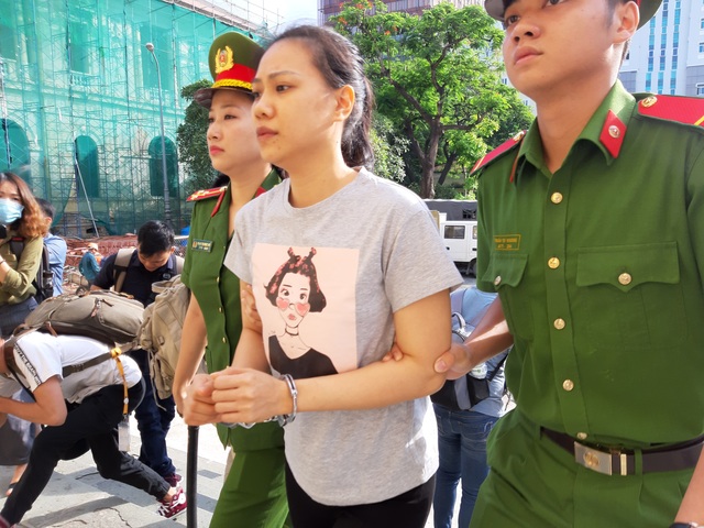 Hot girl Ngọc Miu cùng nhân tình hầu tòa - 3 Hot girl Ngọc Miu cùng nhân tình hầu tòa - 3