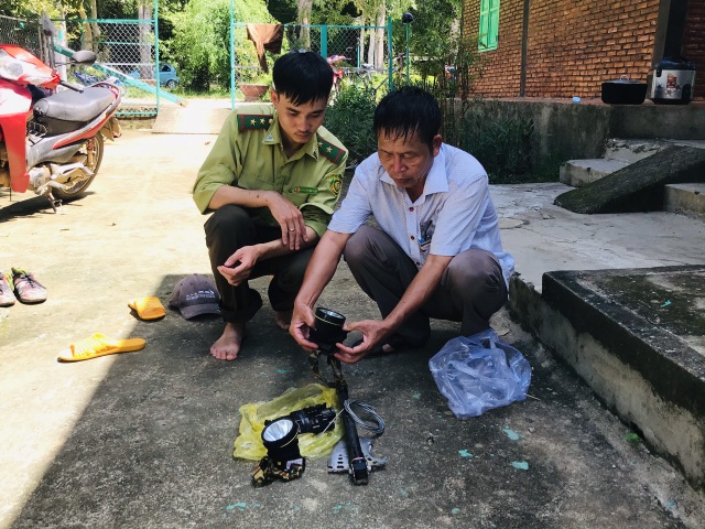 Kiểm lâm nổ súng truy bắt nhóm người giết bò tót - 1 Kiểm lâm nổ súng truy bắt nhóm người giết bò tót - 1