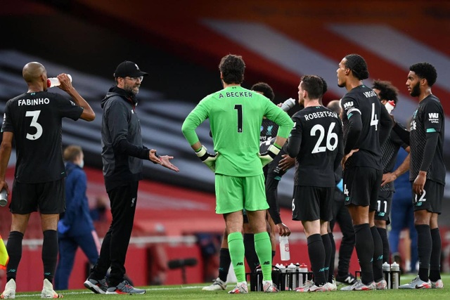 Arsenal 2-1 Liverpool: Sai lầm của Van Dijk, Alisson - 3