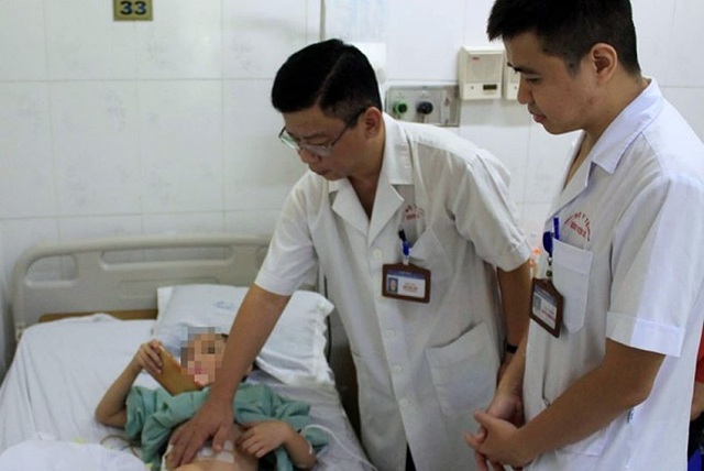 Xương cá “du lịch” khắp hệ tiêu hóa, khiến bé trai 5 tuổi bị viêm ruột thừa - 3 Xương cá “du lịch” khắp hệ tiêu hóa, khiến bé trai 5 tuổi bị viêm ruột thừa - 3