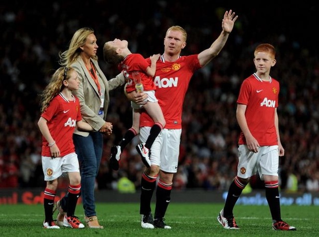 Paul Scholes bị vợ bỏ sau 21 năm hôn nhân gắn bó - 3 Paul Scholes bị vợ bỏ sau 21 năm hôn nhân gắn bó - 3
