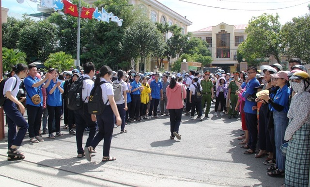Thi lớp 10 tại Bình Định: Thí sinh khen đề Ngữ văn nhẹ nhàng - 3 Thi lớp 10 tại Bình Định: Thí sinh khen đề Ngữ văn nhẹ nhàng - 3