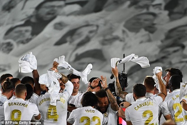 Benzema lập cú đúp, Real Madrid vô địch La Liga lần thứ 34 - 12