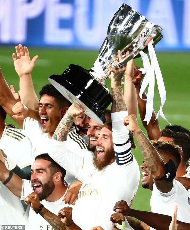 Benzema lập cú đúp, Real Madrid vô địch La Liga lần thứ 34 - 10