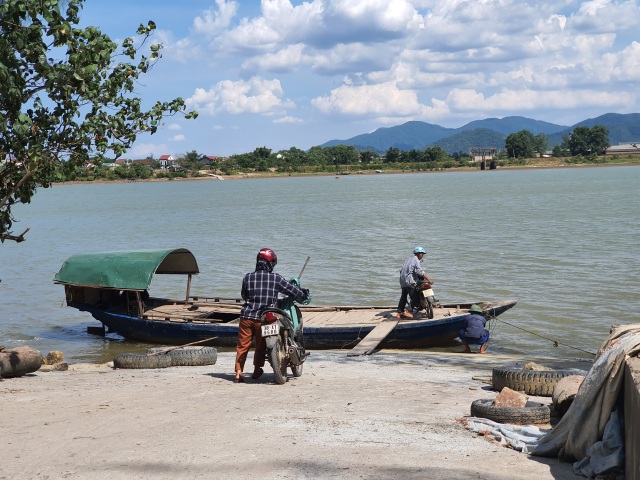 Trời không mưa, làng ốc đảo bức bách vì thiếu nước sạch - 1 Trời không mưa, làng ốc đảo bức bách vì thiếu nước sạch - 1