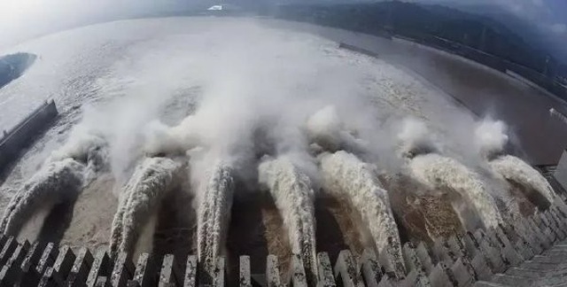 Lũ mới ập đến sông dài nhất Trung Quốc, đập Tam Hiệp oằn mình đối phó - 1 Lũ mới ập đến sông dài nhất Trung Quốc, đập Tam Hiệp oằn mình đối phó - 1
