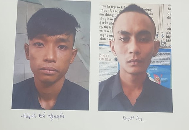 Hai tên cướp quăng xe bỏ chạy khi bị người dân truy đuổi - 2 Hai tên cướp quăng xe bỏ chạy khi bị người dân truy đuổi - 2